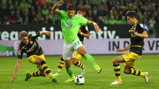 Flackerfreie Superzeitlupen in Ultra-HD-Qualität und spektakuläre Lichteffekte steigern das Fußballerlebnis zu Hause vor den Bildschirmen und im Stadion.