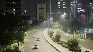 Rund 90.000 Straßenleuchten gibt es in Jakarta. Bald sind alle auf LED umgerüstet und mit dem Lichtmanagementsystem Philips CityTouch vernetzt.