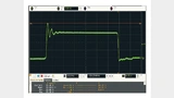 Die am Verbindungsknoten der Leistungs-MOSFETs des TPS53318 gemessene Spannung zeigt ohne zusätzlichen kleinen Keramikkondensator am Eingang deutliche Überschwinger