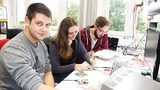 Joachim Hebeler, Catharina Schmiedeknecht und Christian Hoyer (von links nach rechts) von der Universität Kassel reichten ein Projekt zur Überwachung der Luftfeuchtigkeit im Smart Home ein.