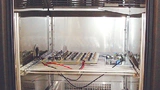 Für die verschiedenen Temperaturtests – auch kombiniert mit Vibration – werden Funkknoten vernetzt in einer Klimakammer betrieben.