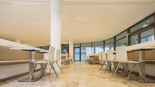 Lunis-2-LED-Downlights in der Eingangshalle von Siemens