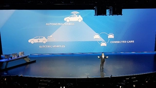 Carlos Ghosn, CEO von Nissan und Renault: »Das destruktive Dreieck des autonomen Fahrens, der Elektromobilität und des vernetzten Fahrzeugs.«