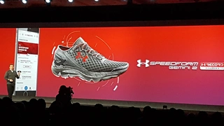 In seiner Keynote stellte Plank eine neue Laufschuh-Generation, die nun die muskuläre Ermüdung messen und damit in Echtzeit Hinweise für die Trainingsintensität an diesem Tag liefern kann.