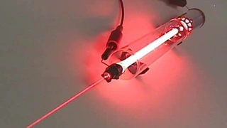 Laser finden sich mittlerweile in vielen Geräten, zum Beispiel in DVDs, Laserdruckern, Laser-Pointern und Schweißgeräten. Auch zur Augen- und Schienbeinbehandlung finden sie Einsatz. Der Vergleich zwischen Lasern und Mikrowellen-Plasma legt nahe, das