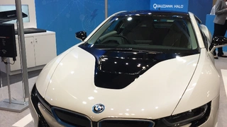 Qualcomm ersetzte den tesla durch einen BMW i8, der als Safety Car bei der Formula E dabei ist.