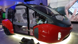 Die Fahrzeugstudie Rinspeed Oasis wurde auf der CES 2017 erstmals der Öffentlichkeit präsentiert. 