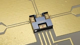HF-MEMS-Schalter (Wechsler) von Telemeter Electronic montiert auf Leiterplatte