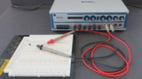 Die VirtualBench unterhält ein 5,5-Stellen-CAT-II-Multimeter. 