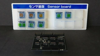 Arduino- und mbed-kompatibles Sensorboard mit acht aufsteckbaren Sensormodulen. 