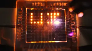 Display-Prototyp für ein elektrisches Whiteboard, das über einen Laserpointer »beschriftet« wird.