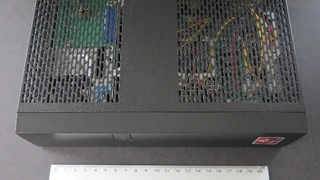 Das Industrie-Computergehäuse Fujitsu Kit Solutions misst 25 cm Länge. 