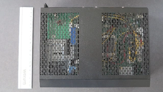 Das Industrie-Computergehäuse Fujitsu Kit Solutions misst 19,1 cm Breite.