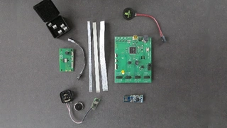 Das Development Kit besteht aus dem zentralen Segger-Interfaceboard und allerhand ISP1507-Peripherie-Modulen. 
