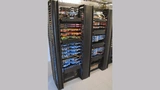 Die neue Rack-Verkabelung im Rechenzentrum von skytron energy
