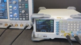 Für den Praxistest wird das RTB2004 mit 300 MHz Bandbreite über BNC-Kabel an den Rigol DG1032Z Signalgenerator (30 MHz Bandbreite) angeschlossen. 