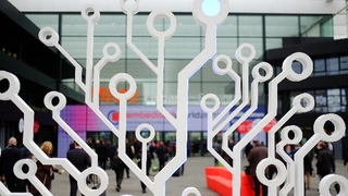 Smartphone-Reporter auf der embedded world 2017