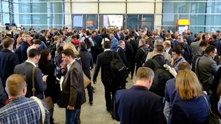 Smartphone-Reporter auf der embedded world 2017