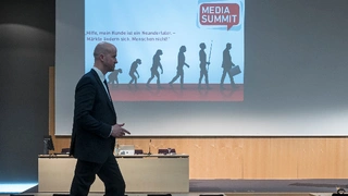 Media Summit zum Thema „Hilfe, mein Kunde ist ein Neandertaler. – Märkte ändern sich, Menschen nicht!“ auf der embedded world 2017.