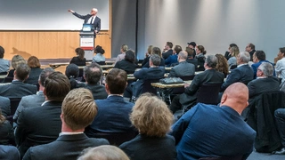 Media Summit zum Thema „Hilfe, mein Kunde ist ein Neandertaler. – Märkte ändern sich, Menschen nicht!“ auf der embedded world 2017.