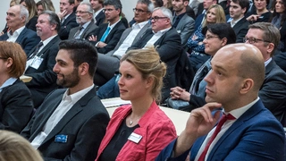 Media Summit zum Thema „Hilfe, mein Kunde ist ein Neandertaler. – Märkte ändern sich, Menschen nicht!“ auf der embedded world 2017.