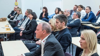 Media Summit zum Thema „Hilfe, mein Kunde ist ein Neandertaler. – Märkte ändern sich, Menschen nicht!“ auf der embedded world 2017.