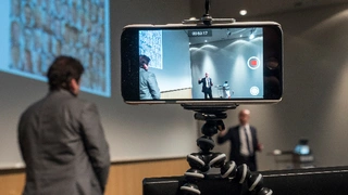 Media Summit zum Thema „Hilfe, mein Kunde ist ein Neandertaler. – Märkte ändern sich, Menschen nicht!“ auf der embedded world 2017.