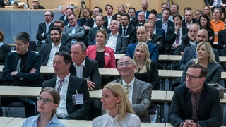 Media Summit zum Thema „Hilfe, mein Kunde ist ein Neandertaler. – Märkte ändern sich, Menschen nicht!“ auf der embedded world 2017.