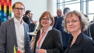 Media Summit zum Thema „Hilfe, mein Kunde ist ein Neandertaler. – Märkte ändern sich, Menschen nicht!“ auf der embedded world 2017.