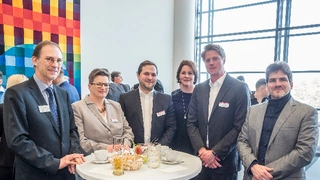 Media Summit zum Thema „Hilfe, mein Kunde ist ein Neandertaler. – Märkte ändern sich, Menschen nicht!“ auf der embedded world 2017.