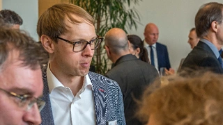 Media Summit zum Thema „Hilfe, mein Kunde ist ein Neandertaler. – Märkte ändern sich, Menschen nicht!“ auf der embedded world 2017.