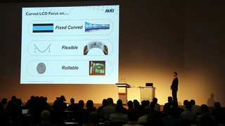 Die Keynotes auf der Electronic Displays Conference vermittelten neben dem aktuellen Stand der Technik auch einen Ausblick auf die Displays der nahen Zukunft - immer wieder ging es dabei um Curved Displays.