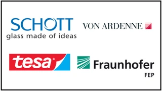 Das Konsortium Fraunhofer FEP/Schott/Ardenne/Tesa brachte den Fertigungsprozess für flexibles Glas zur Industriereife. Wegen der enormen Steifigkeit ist das Material gewöhnlichen Plastiksubstraten überlegen. Nun ist der Weg frei für die Applikationse