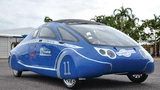 Emissionsfrei und komplett solarbetrieben: der PowerCore SunCruiser vom SolarCar-Projekt der Hochschule Bochum