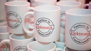 Unsere schicke Elektronik-Tasse gibt es wöchentlich gleich fünfmal zu gewinnen. Perfekt zur Verwendung als Bürotasse – oder natürlich auch zu Hause.