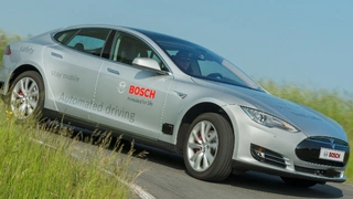 Tesla als Testfahrzeug von Bosch