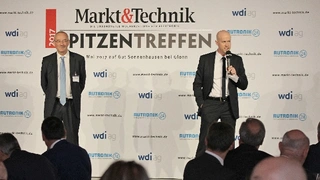 Verlagsleiter Matthäus Hose und Chefredakteur der Markt&Technik, Heinz Arnold, begrüßen die Gäste zum dritten Markt&Technik-Spitzentreffen.