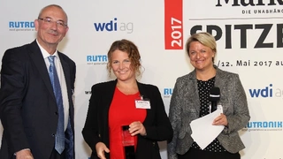 Für Daniel Strohmayr von tacterion, Gewinner der Kategorie Start-ups, nahm Tina Glockmann den Preis entgegen. Ebenfalls gewonnen haben in dieser Kategorie Tobias Bahnemann von Toposens und Andreas Kunze von Konux.
