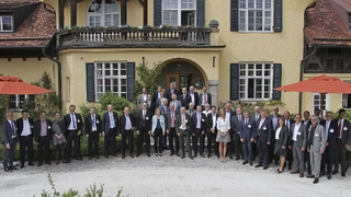 Am Nachmittag vor der Preisverleihung fanden drei Forumsrunden zu dem Themen “Distribution und Supply Chain”, “Halbleiter in Europa” und “Kollaborative Robotik” statt.