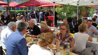 Anschließend war Networking bei strahlendem Sonnenschein im verlagseigenen Biergarten angesagt.