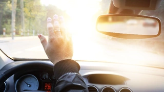 tiefstehende Sonne blendet Fahrer und Videokamera
