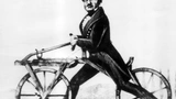 Karl Friedrich Freiherr von Frais erfindet 1817 das Laufrad