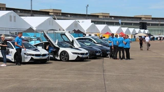 Der BMW i8 fungiert als Safety Car.