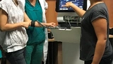 Demonstrator des optischen Diagnosegeräts BabyLux.