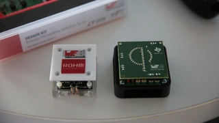 Energy Harvesting wie es diese Demoboards für Chips von Rohm Semiconductor und Texas Instrument ermöglichen, klappt in der Formel E noch nicht. Die Kapazität der von Williams gelieferten Batterie beträgt 28 kWh