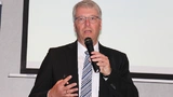Dr. Stefan Sommer, Vorstandsvorsitzender vomn ZF, verkündete auf dem ZF Global Press Event in Bratislava die strategische Zusammenarbeit mit Hella.