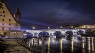 Steinerne Brücke - Lichtinstallation von Osram