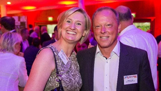 Elektronik-Mediaberaterin Jeanette Rober mit MSC Technologies Manager Communications Edgar Huber.