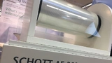 Auf der LOPEC zeigte SCHOTT einen Prototypen von Glas auf Rolle (Glastyp: AF 32 eco in einer Dicke von 50 μm)