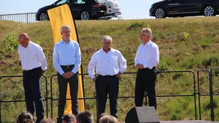 Frank Jourdan, Chassis & Safety-Vorstand, Hans-Jürgen Duensing, ContiTech-Vorstand, José Avila, Powertrain-Vorstand, und Helmut Matschi, Interior-Vorstand, stehen der Presse auf dem Contidrom Rede und Antwort über die Zukunft der individuellen Mobili